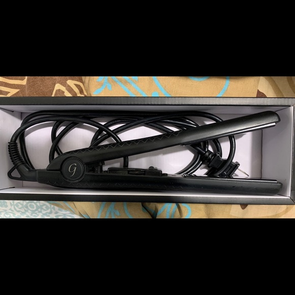 Hair Straightener - Picture 2 of 3